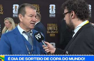 Cafu também estava presente no sorteio dos grupos da Copa –