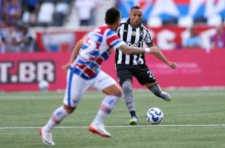 Marçal comemora terceiro gol do Botafogo –