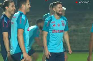 Jogadores do Flamengo durante o treino deste domingo, no Qatar.