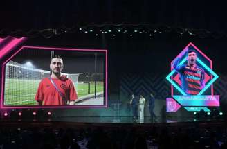 Petkovic recebeu o prêmio em nome de Arrascaeta –