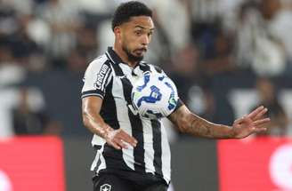 Vitinho ganha chance com a Seleção Brasileira –