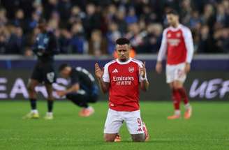 Gabriel Jesus em seu retorno aos gramados com a camisa do Arsenal –