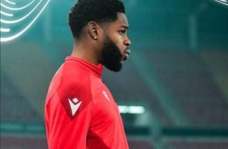 - Divulgação/Shkendija - Legenda: Ronaldo Romário Webster é destaque com a camisa do Shkendija, da Macedônia