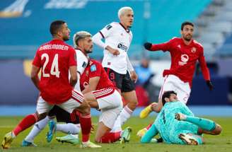 Time do Flamengo comemora um dos gols contra o Al-Ahly –