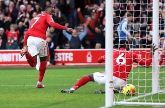 NSangaré posa cheio de estilo. O melhor em campo fechou o placar em 3 a 0 para o Nottingham sobre o Tottenham.