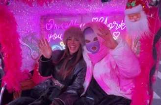 Neymar passeou por Nova York usando uma máscara e ao lado da mulher Bruna Biancardi