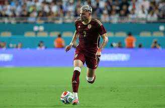 Gleiker Mendoza não deve seguir no futebol ucraniano –