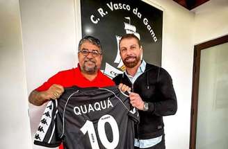 Jogadores de Vasco e Fluminense em disputa de bola na semifinal da Copa do Brasil –