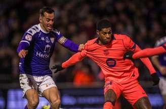Rashford em disputa de bola com jogadores do Guadalajara na Copa do Rei –