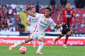 Johan Rojas é meia, mas também atua pelas pontas.