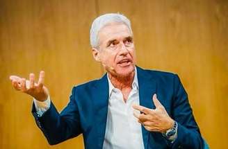 Luis Castro aceitou proposta do Grêmio e assinou contrato de dois anos –