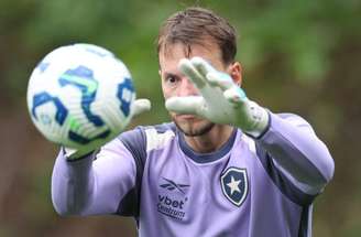 Neto abriu mão das férias e segue treinando no Botafogo –