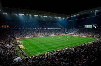 Torcida do Corinthians faz a festa na Neo Química Arena –