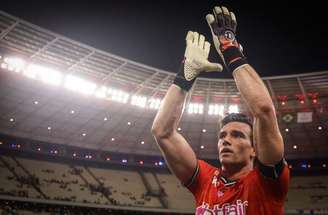 Léo Jardim foi o grande herói das classificações do Vasco sobre Botafogo e Fluminense, brilhando nas disputas por pênaltis.