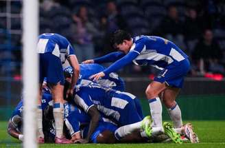 Jogadores do Porto festejam um dos gols sobre o Famalicão pelas oitavas da Taça de Portugal