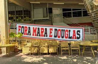 Sócios também protestaram contra uma possível mudança no estatuto do clube –