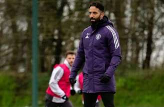 Matty Cash em golaço pelo Aston Villa –