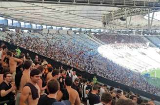 Aqui, não! Corintianos são removidos das cadeiras cativas do Mário Filho –