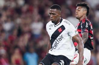 Zagueiro colombiano contribuiu para a melhora defensiva do Vasco em parte do segundo semestre de 2025 –