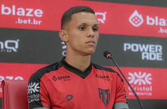 Yuri estreou no clube goiano em 2025 –