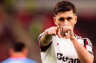 De Arrascaeta participou de 45 gols pelo Flamengo na temporada –