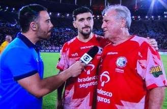 Zico e Arrascaeta em foto de 2022 –