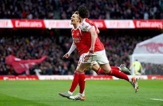 Jogo quente em Londres e mais uma vitória do Arsenal –