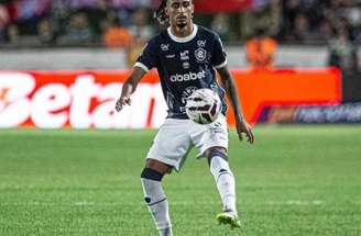 Kayky Almeida em ação pela base do Fluminense –