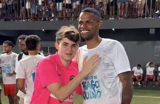 Júnior Santos em ação pelo Atlético –