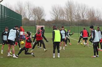 Manchester City foca em invencibilidade –