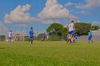 Estádio Galileu de Andrade Lopes, do Meia-Noite, fica em frente ao Cemitério Municipal de Patrocínio Paulista  (bem à direita).