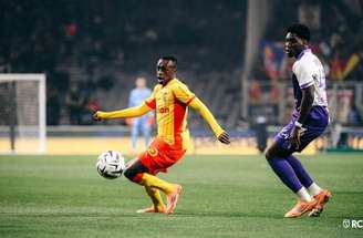 Lens tem campanha histórica na França –