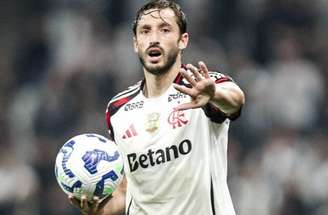 Matías Viña em ação pelo Flamengo em 2025, algo raro –