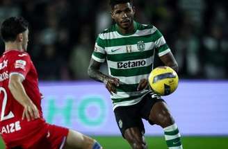 Luis Suárez em comemoração de gol pelo Sporting –