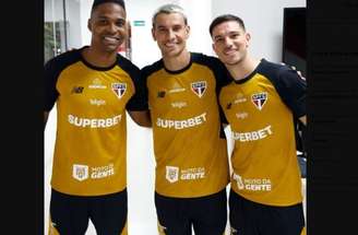 Profissionais da comissão técnica do São Paulo acompanham a reapresentação do elenco –