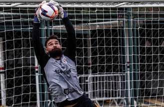 Carlos Coronel, novo reforço do São Paulo, em ação durante o treinamento –
