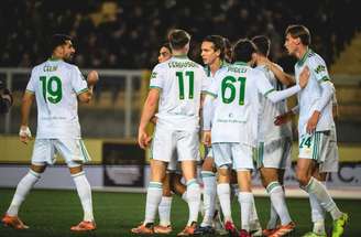 Momento do gol marcado por Evan Ferguson, que abriu o caminho para a vitória da Roma –