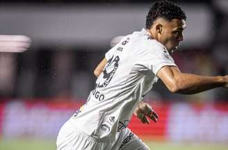 Victor Hugo, com contrato até junho com o Santos, negocia saída do Flamengo –