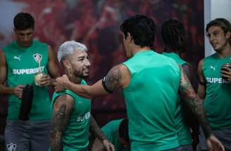 Zubeldía conversa com jogadores antes das atividades – Fotos: Lucas Merçon e Marcelo Gonçalves/FFC