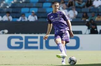 Araújo se encaixa nas características de meio-campista mais defensivo que Pezzolano deseja para o Inter –