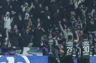 Jogadores do Vitória de Guimarães celebram gol na final da Taça da Liga –