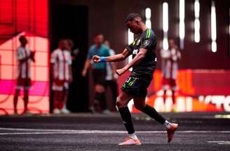 Neymar acompanhou a vitória do Brasil contra o Peru na Kings –