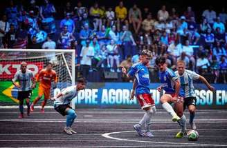 Estados Unidos vencem e força shootout triplo na Kings –