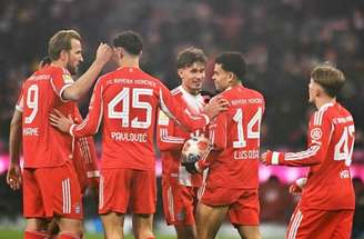 Luis Díaz cabeceia e marca o segundo gol do Bayern.