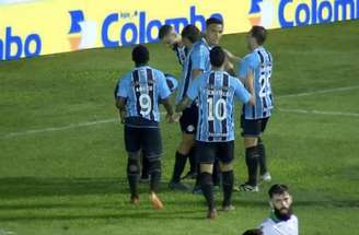 Amuzu (9) abriu o placar para o Grèmio contra o Avenida.