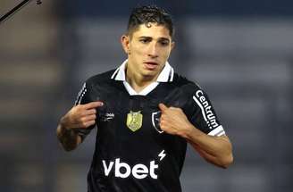 Savarino fica ano Botafogo em 2026 –