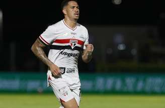 Luciano em ação na derrota do São Paulo por 3 a 0 diante do Mirassol –