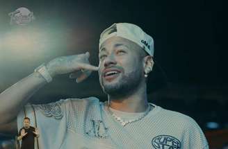 Neymar em participação no show de Thiaguinho no evento “Tardezinha”-