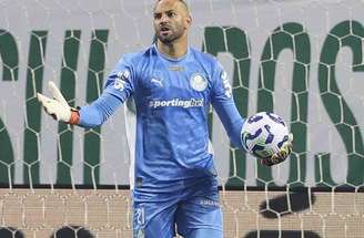 Weverton (à esquerda) é um dos jogadores mais vitoriosos da história do Palmeiras –