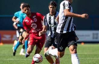 Jogadores comemoram um dos gols do Ibrachina na partida –